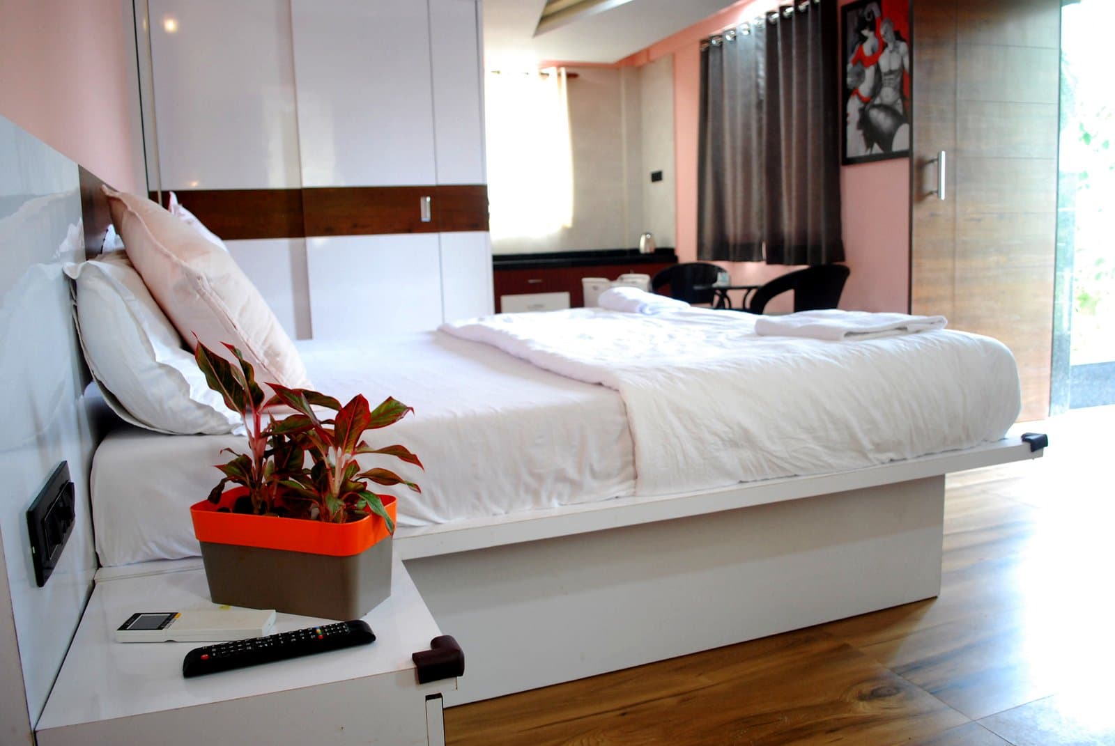 Premium Room with Balcony — photograph 3